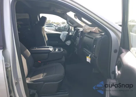 2022 Chevrolet Silverado 1500 2Wd Short Bed Custom z USA, uszkodzony, nr VIN 1GCPABEK9NZ571524